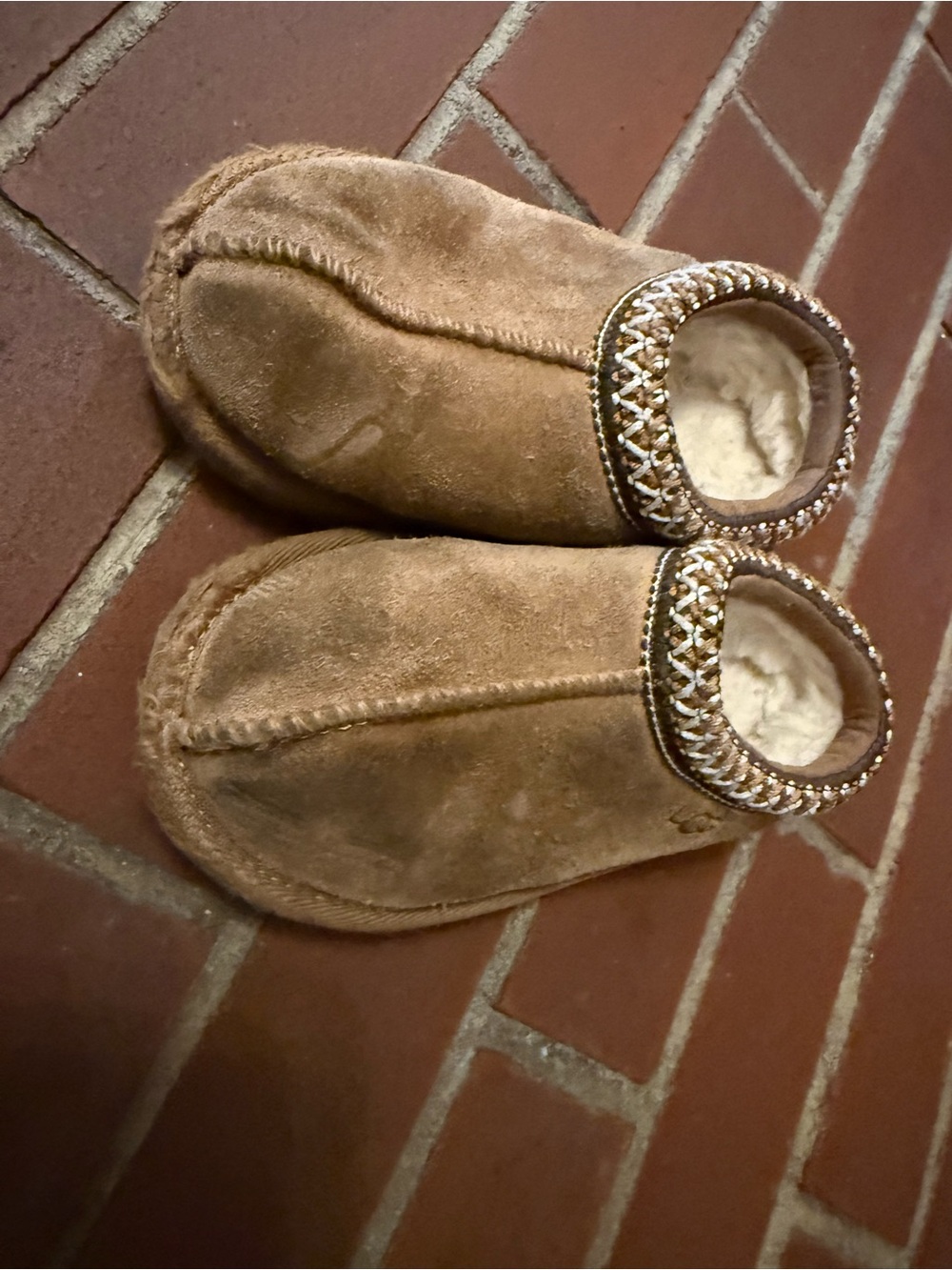 Toddler uggs size 9